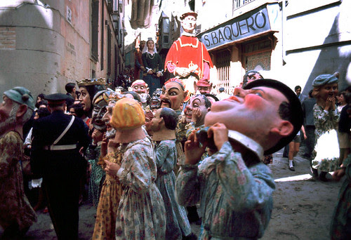 Gigantones del Corpus en Toledo en 1967. Fotografía de John Fyfe