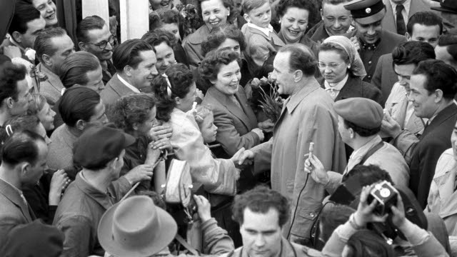 Ilyen Volt A Majus 1 1957 Ben Mult Kor
