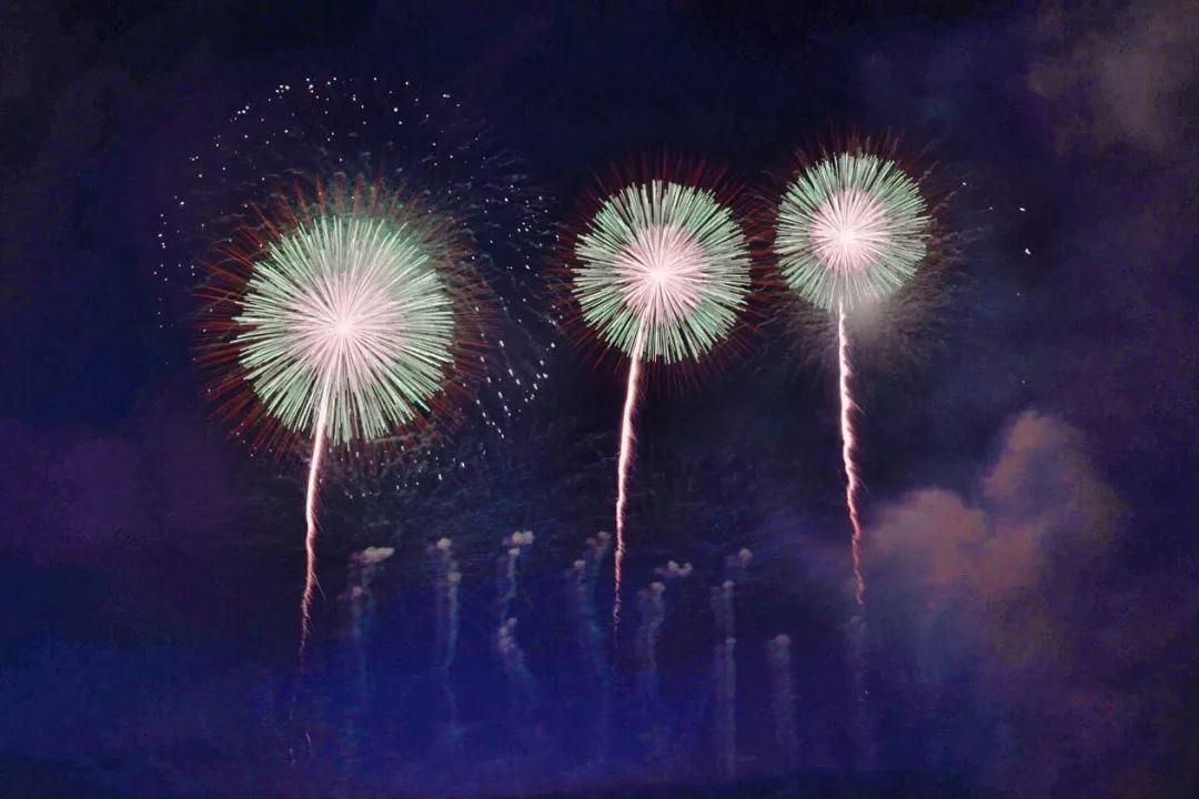 8月去日本干嘛？穿着和服去看最美的烟花祭呀！_花火