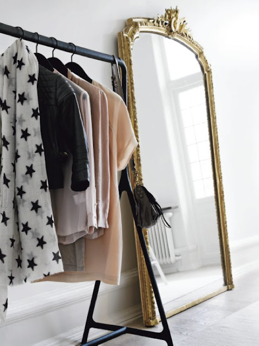 LE FASHION BLOG INTERIOR DESIGN HOME INSPIRATION CLOSET OPEN CLOSETS SCANDINAVIAN SWEDISH MINIMAL RACKS ORNATE GOLD GILDED WALL MIRROR LEANING NINA BERGSTEN STAR PRINT PARISIAN INSPIRED Marcus Lawett for Residence MAGAZINE 1