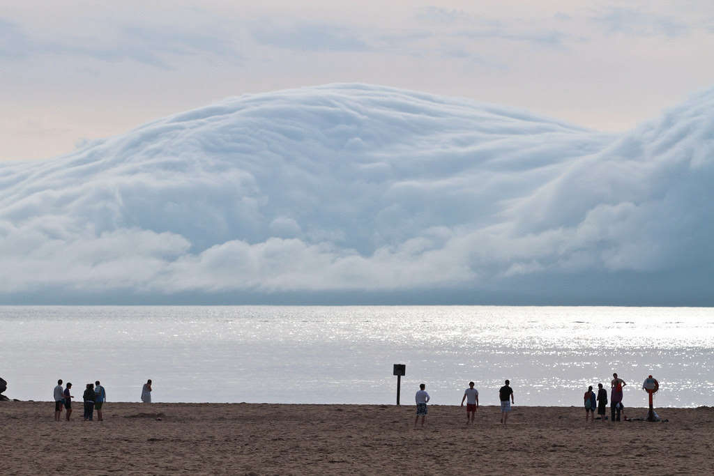 http://twistedsifter.com/2013/03/tsunami-cloud-lake-michigan-ho