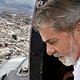 O presidente Lula observa os estragos causados pelo terremoto na capital do Haiti