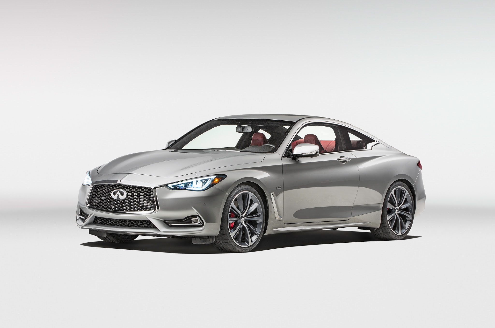 2017 Infiniti Q60 Coupe front three quarter1