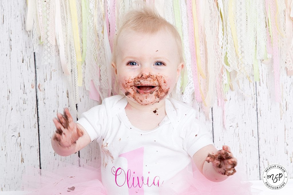 Olivias Cake Smash Photoshoot Wedding Newborn Photography