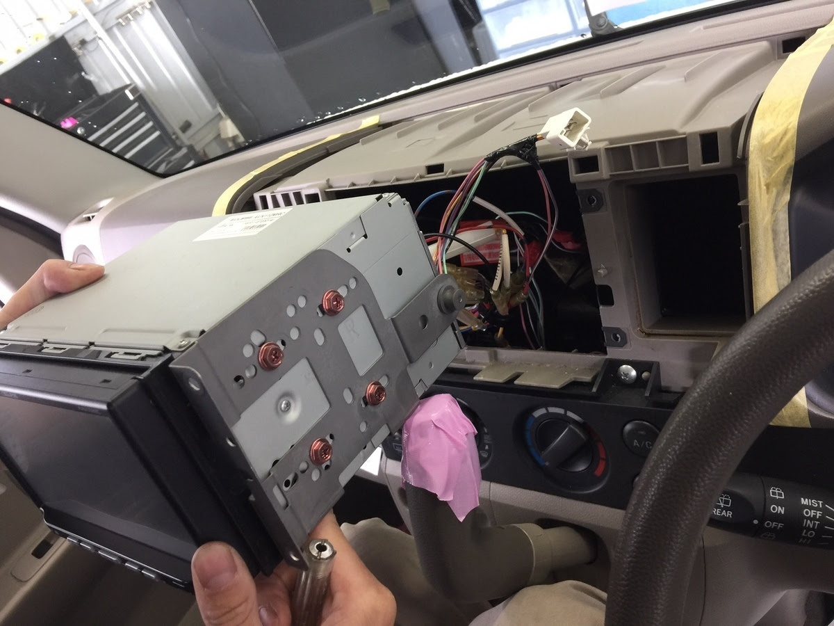 オーディオやナビの取付も承ります 浜松で新車 中古車 整備 車検 買取のことならケーユーオート