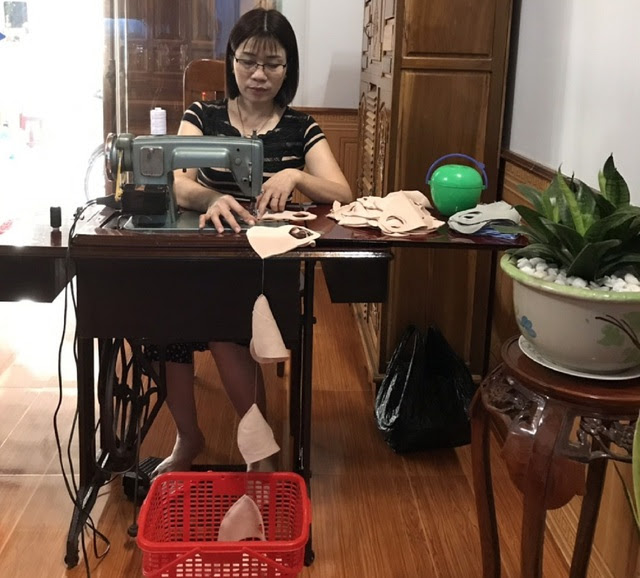 Cảm động những giáo viên cầm kéo mùa COVID-19 - Ảnh 2.