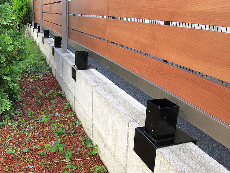 No 075 既存のフェンスに高さ延長した人工木フェンス ラティス専門店のエコウッド