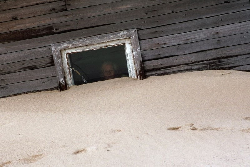 قرية مدفونة بالرمال