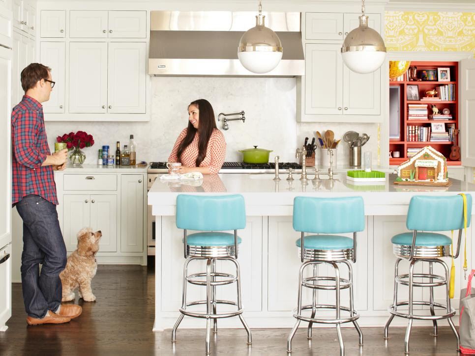 Kitchen Ideas & Design with Cabinets, Islands, Backsplashes | HGTV  Our Fave White Kitchens 55 Photos