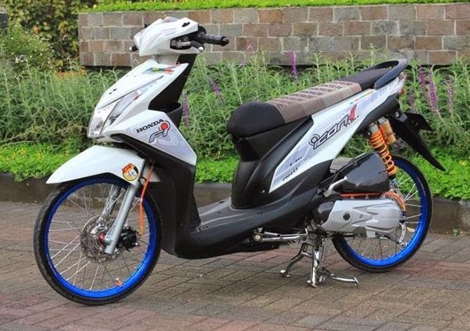 Variasi Motor Beat Warna Putih
