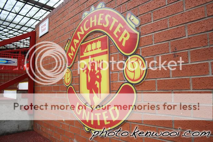 photo.kenwooi: Manchester United Crest