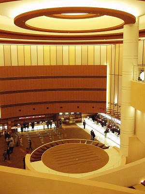 ららぽーと横浜にある ｔｏｈｏシネマズ ロビーの大空間に圧倒されます たまプラーザ あざみ野 ぶらり日記