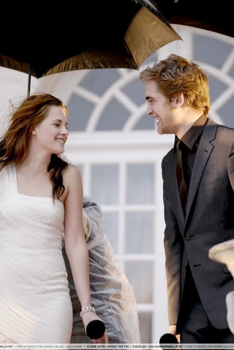 robert pattinson and kristen stewart twilight premiere. Kristen Stewart (plus