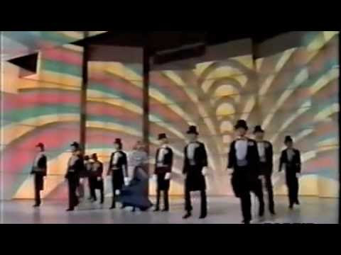 Sandra Mondaini intro