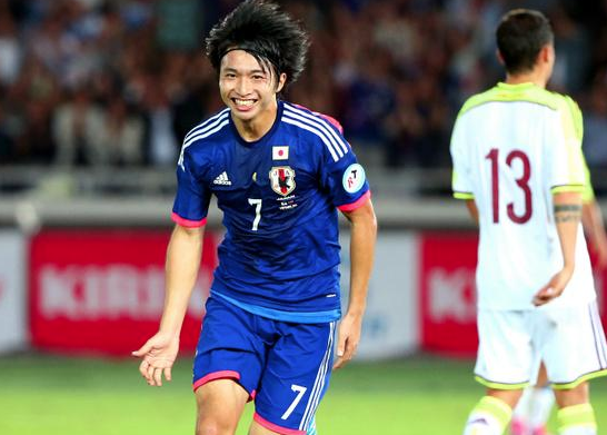 日本代表 柴崎岳のサッカー人生まとめ 頑固で人見知りな性格 先輩をビンタ 高校時代もかっこいい Pixls ピクルス