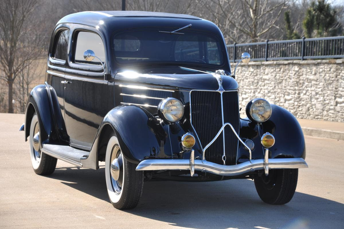 1936 Ford Tudor Sedan Humpback