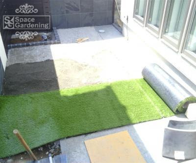 玄関アプローチを簡単diy 砂利や芝 タイルなどおしゃれな事例も紹介 ラディーチェ