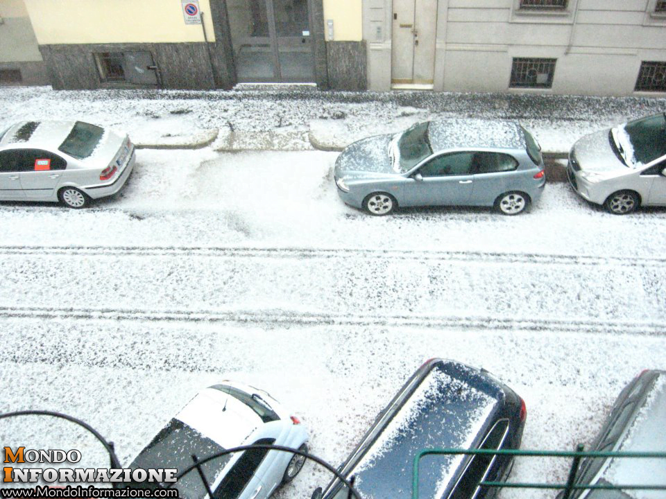 Le foto della violenta grandinata di oggi a Milano - Meteo Web