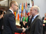 O premier da Ucrânia (e) é recebido em Bruxelas pelo presidente do Conselho Europeu