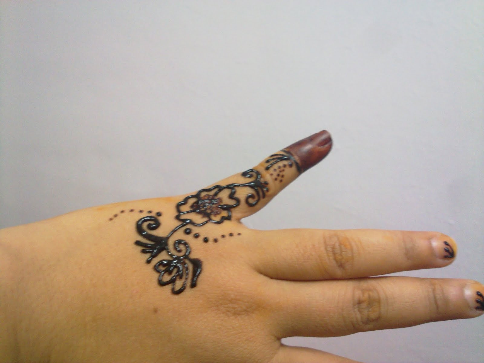 8+ Modern Henna Tangan Dan Kaki Simple Dan Mudah Terbaru ...