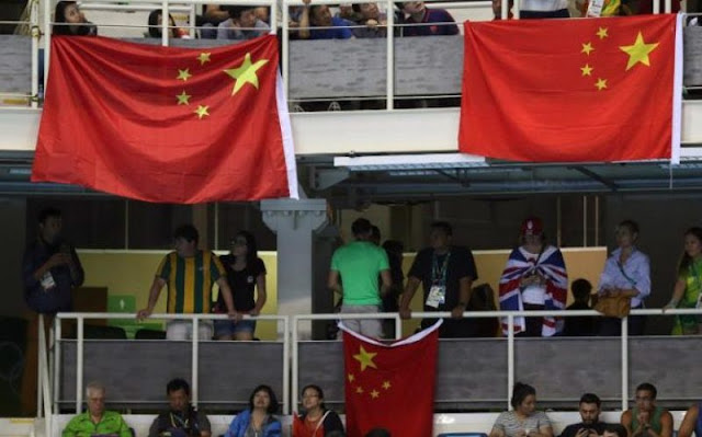 marinir-tni-al-turunkan-bendera-china-di-pulau-obi-ternate