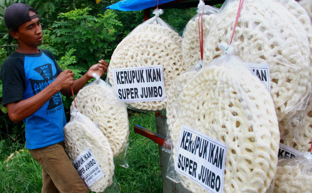 Jajanan Unik Kerupuk Jumbo