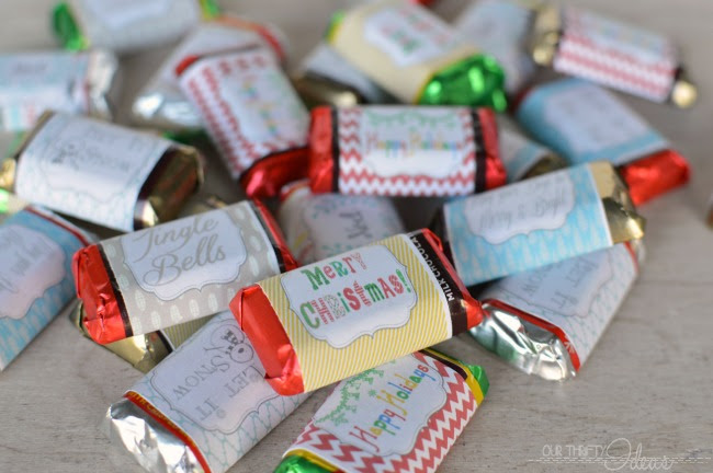 mini Candy Bar Christmas Wrappers & Tag - Our Thrifty Ideas