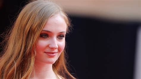 30  Sophie Turner wallpapers HD free Download