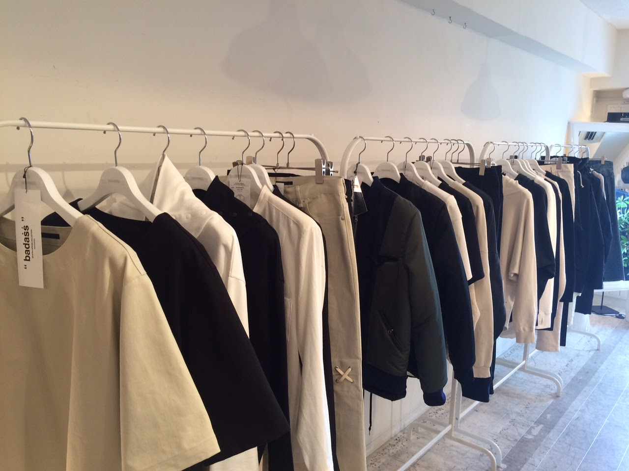 洋服ってぼったくり 服ってなんでこんなに高いの 洋服の製造過程から展示会の構造などを解説 アパレル業界裏話 最も早くオシャレになる方法 現役メンズファッションバイヤーが伝える洋服の 知り方 Knower Mag