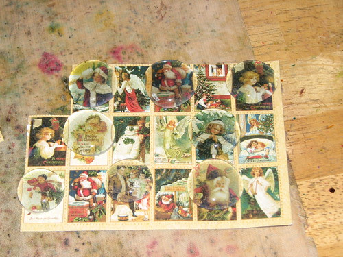 25 Days of Hand Crafted Gifts & Ornaments - Marble Magnets 009