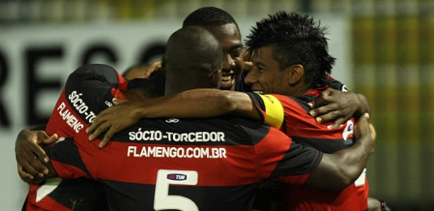 Jogadores do Flamengo comemoram mais um gol e a classificação na Copa do Brasil