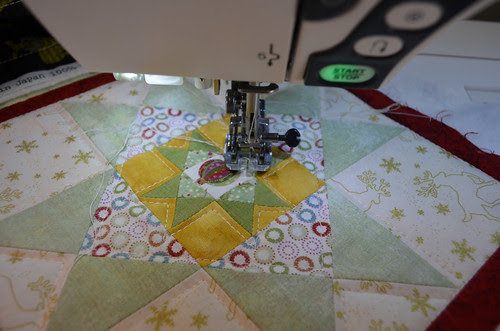 Quilting the Christmas table runner