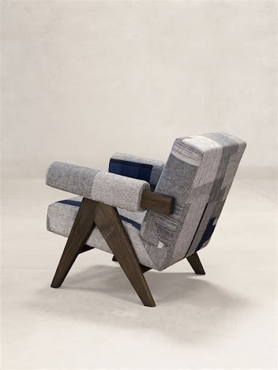 Easy Armchairs For A Relaxed English Language Silo Structure