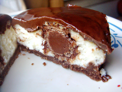 Sliced cheesecake