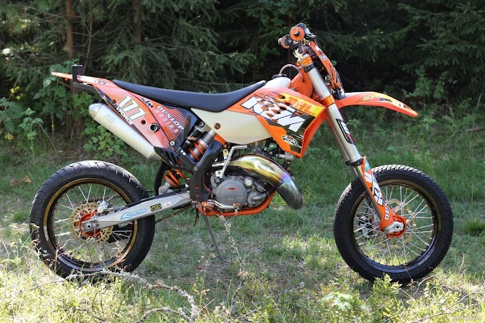 Ktm Factory Location / 2014 KTM 450sxf Factory Edition - Location of the type plate.