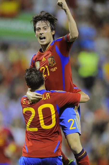 David Silva comemora um dos dois gols na vitória sobre a Escócia / Jose Jordan/AFP