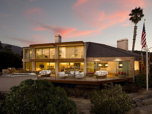 Luxury beachfront house in Carpinteria, CA: Coastal living at its best 