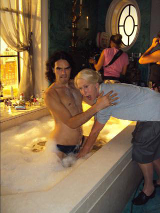helen mirren bathes russell brand (photo)