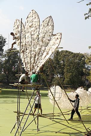 Naga by Leang Seckon being installed in National Zoo