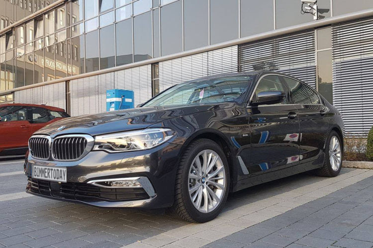 BMW-5er-G30-530d-Luxury-Line-Live-03