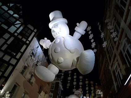 http://www.urban75.org/london/images/xmas-decorations-2008-05.jpg