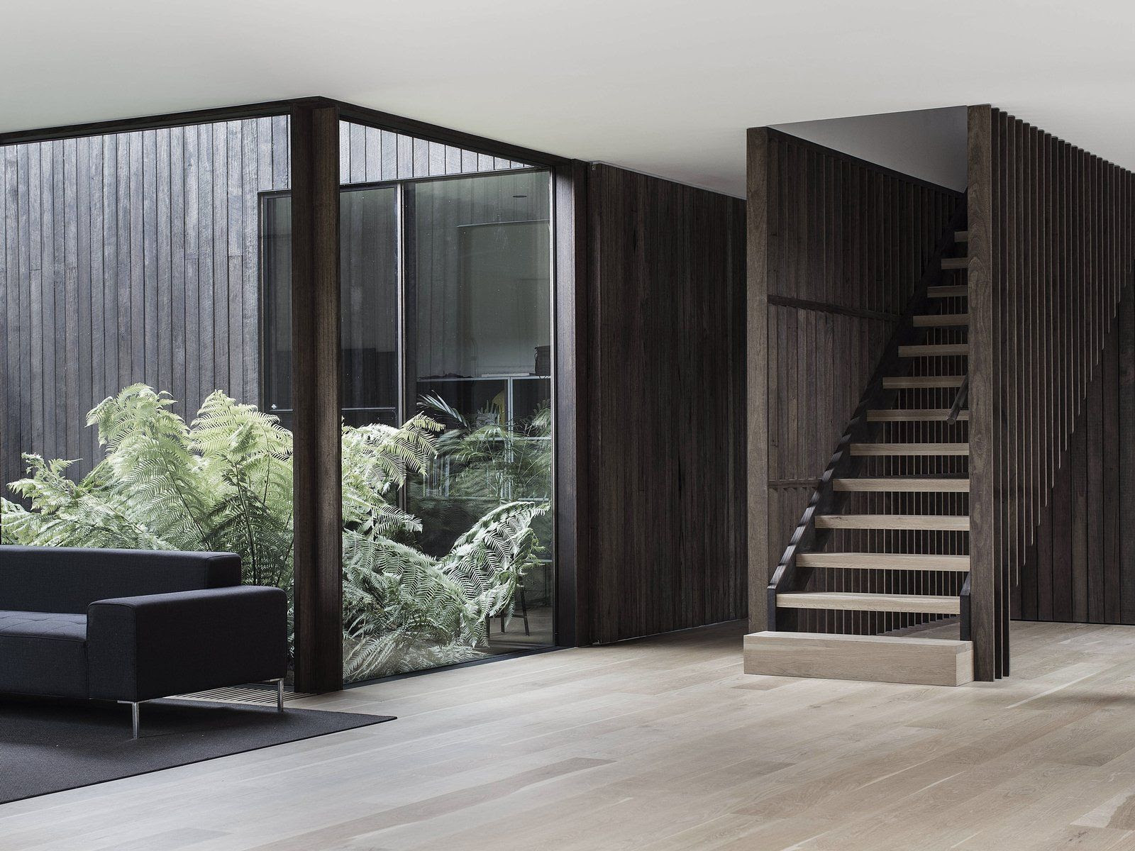 Uniknya Desain Rumah Kayu Bernuansa Hitam Ada Hutan Di Dalamnya Semua Halaman Idea