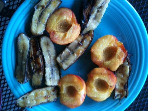 Grilled banana and peach