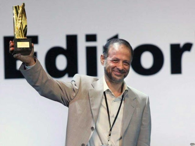 اکبر گنجی: به سود ما نیست امروز رژیم جمهوری اسلامی سرنگون شود. این گفتار اکبر گنجی است. ایشان بهانه می کند که اگر این رژیم برود و ما یک رژیم کارکشته دموکرات خوب برای جایگزینی نداشته باشیم، ممکن است رژیم دیکتاتوری بدتری بر سرکار آید. مسئولین رژیم هم همین حرف می زنند. محمد خاتمی هم گفته بود که این رژیم اگر از بین برود، از کجا معلوم که رژیم بهتری خواهد آمد؟. آیا بدتر از رژیم آخوندی و یا هیتلر رژیمی وجود دارد؟.