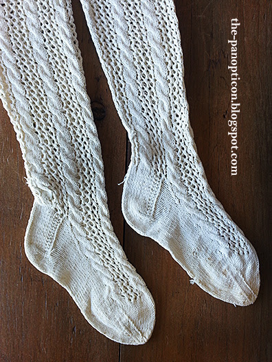 feet-cables-lace