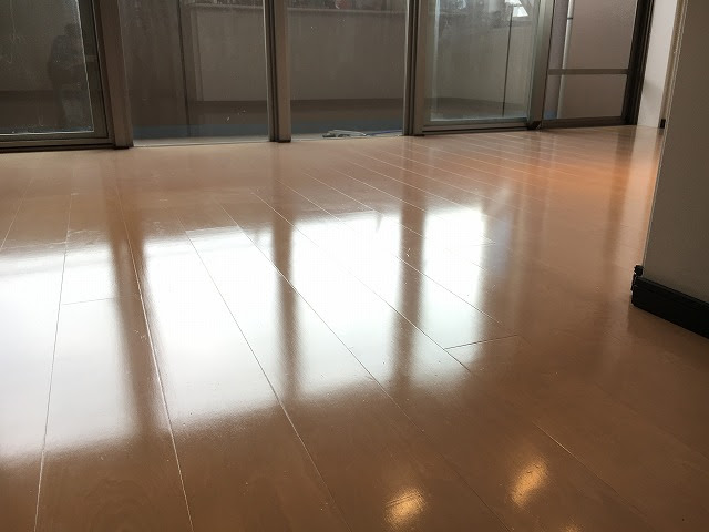 フローリングワックス仕上げ 白い床 黒い床 Beautiful Home ハウスクリーニング大阪ならコットンまで