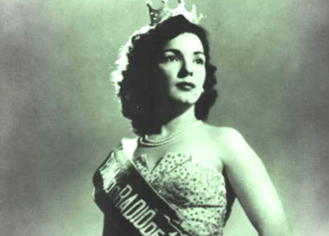 Resultado de imagem para emilinha borba rainha do radio 1949