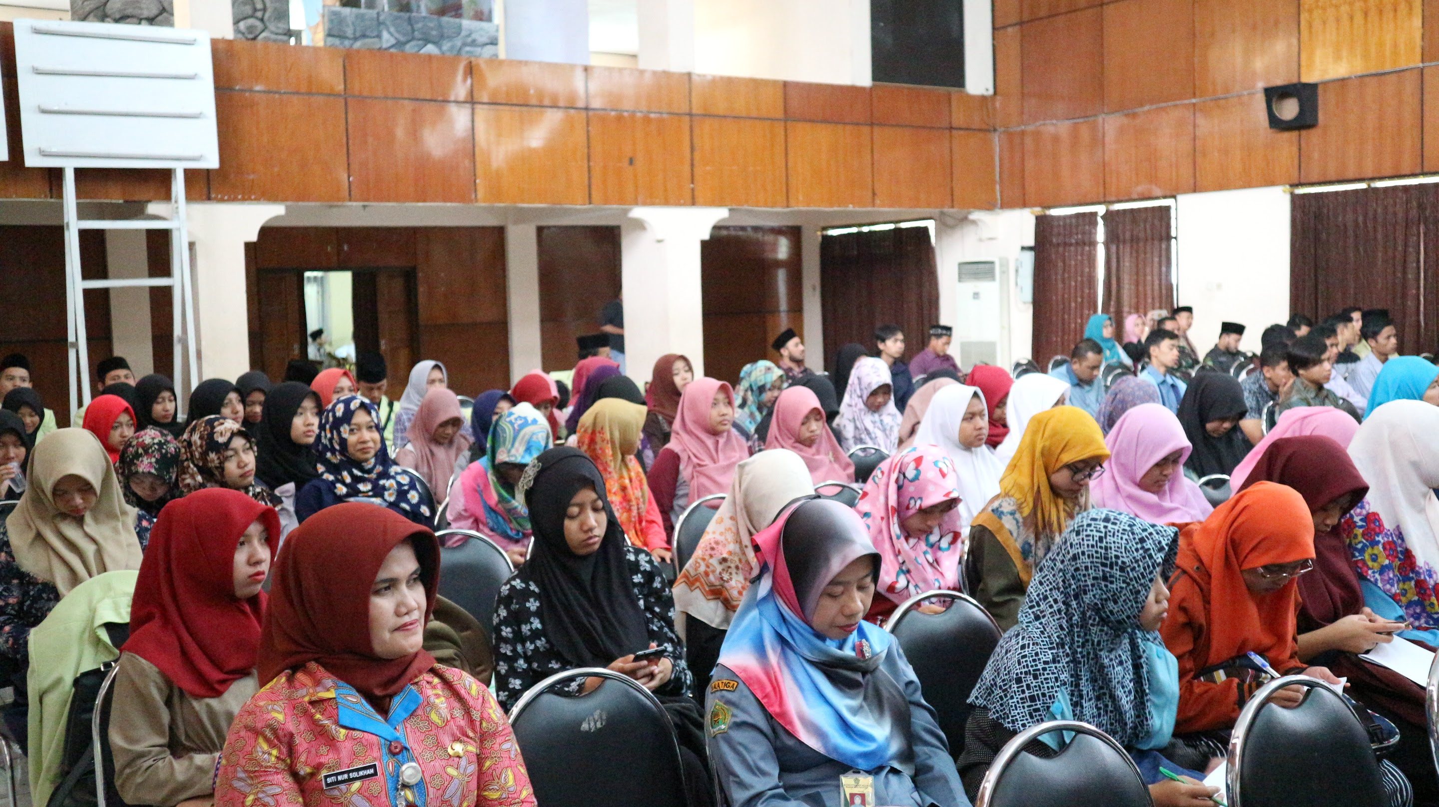 Larangan Mengangkat Pemimpin Non muslim Dalam Q S Al Ma idah 51 sering dijadikan dasar oleh kelompok tertentu dan terdapat masalah dalam pemahaman dan Larangan Mengangkat Pemimpin Non muslim Dalam Q S Al Ma idah 51 sering dijadikan dasar oleh kelompok tertentu dan terdapat masalah dalam pemahaman dan