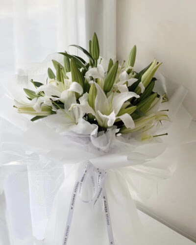 百合小花束 万图壁纸网