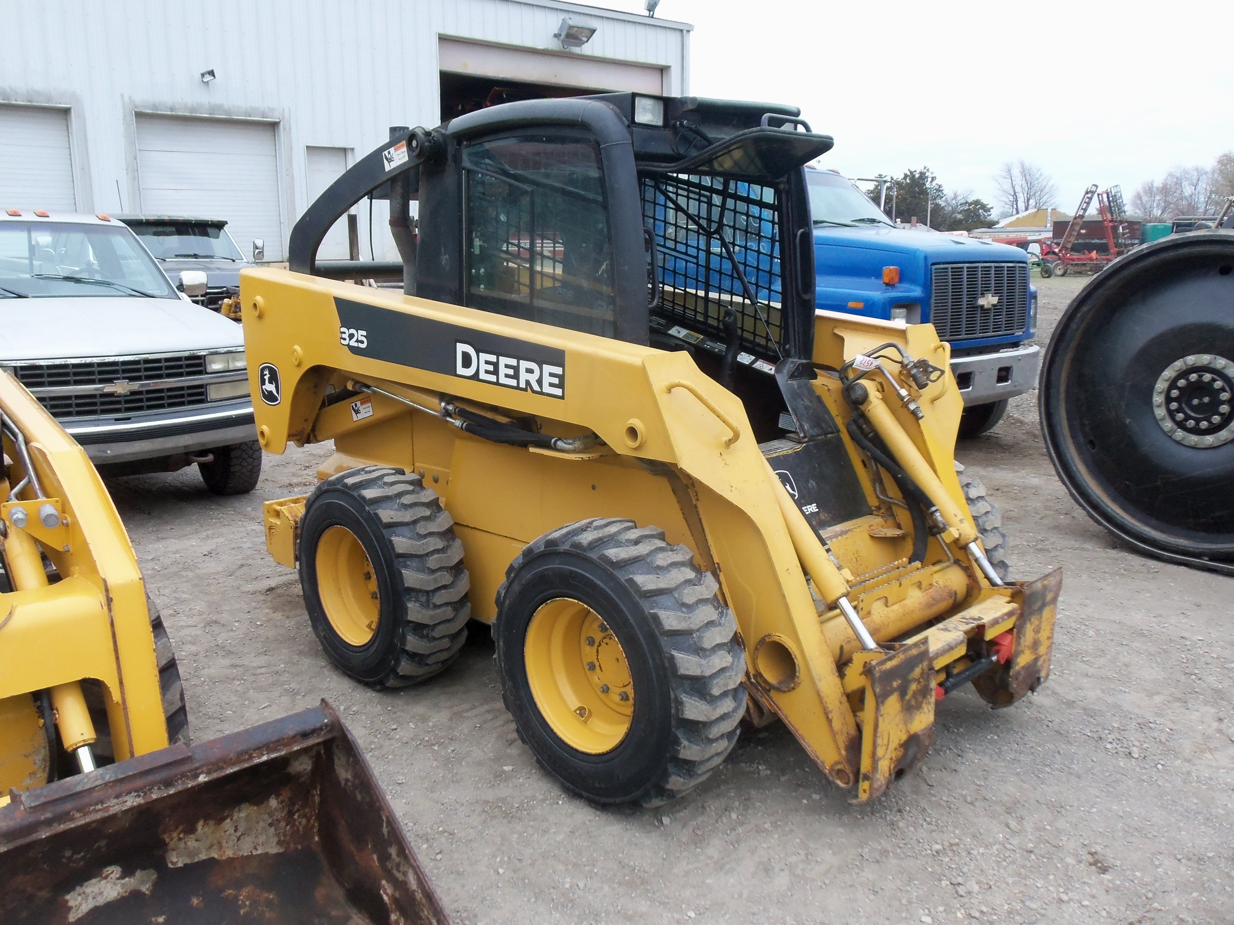 John Deere 325 skid steer loader | JD construction equipment | Pinter…